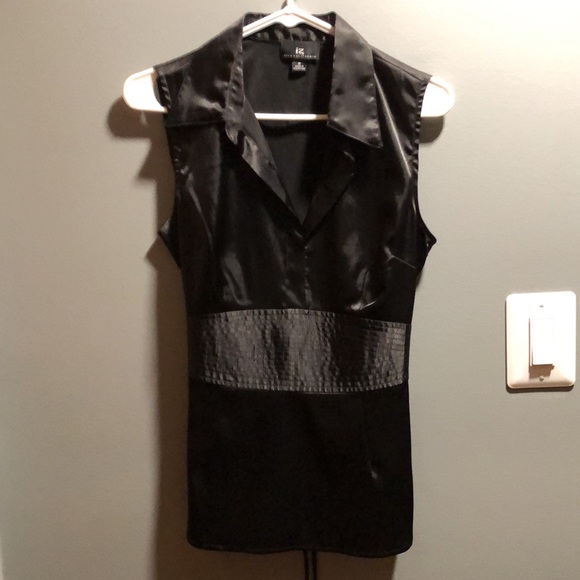 BRAND NEW WOMAN’S TOP SIZE MEDIUM! NWOT! NEVER WORN! SMOKE FREE HOME! - Picture 2 of 5